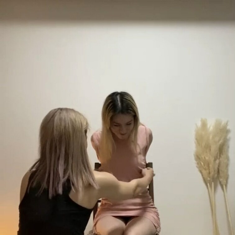 皆様いつもご購入ありがとうございます☺️
今回のくすぐり動画はこちらです👍

是非見てあげてくださいね(  ˆОˆ