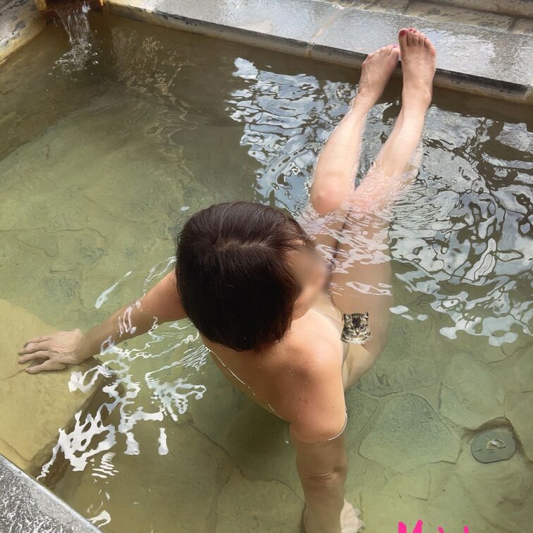 ねぇ〜気持ちいいよ💕😍💕
温泉♨️入ろうよぅ〜〜🥰🥰🥰