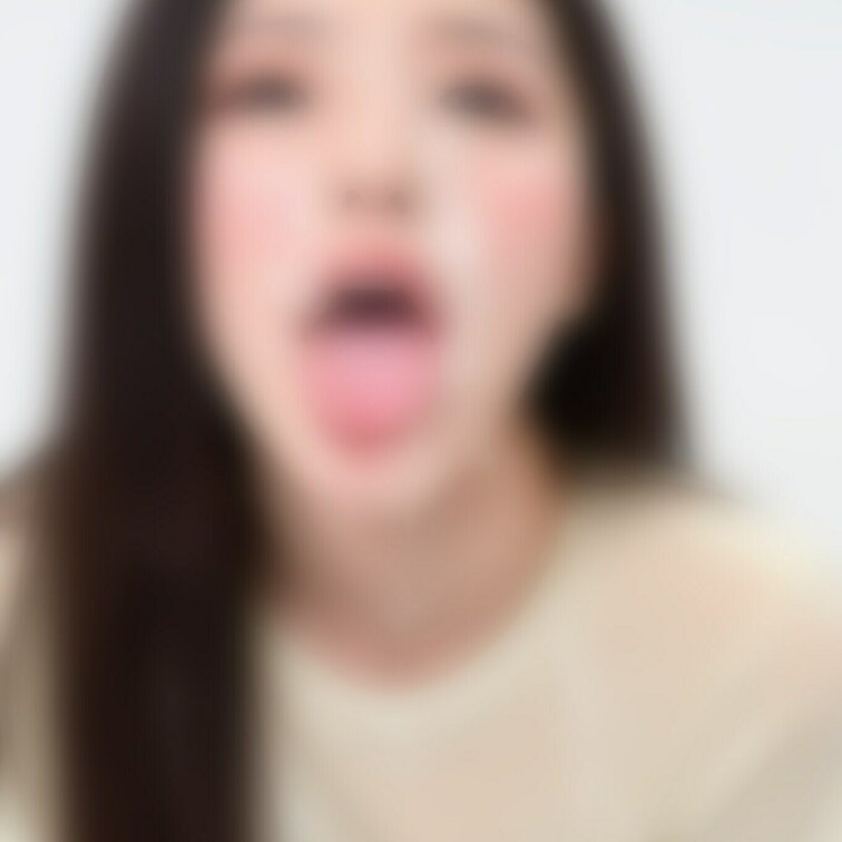 複数人から顔射されてドロドロになったOL。有料プランでキレイな写真見れます!