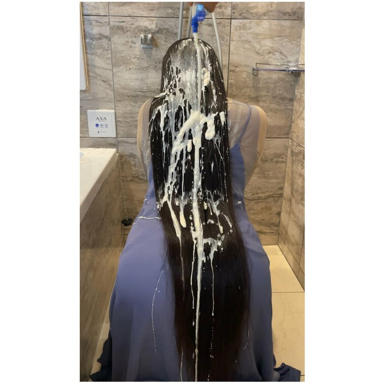 お尻までのスーパーロングヘア❣️
バニラアイスでぐちゃぐちゃmessyプレイです🥺
最後はブラッシングして髪全体にベ