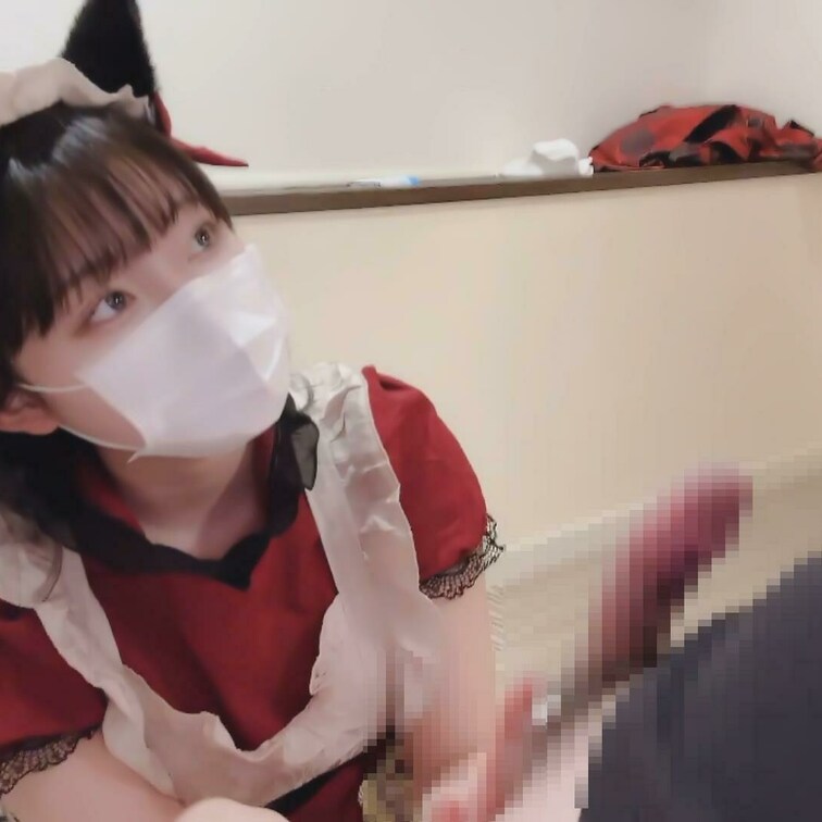 皆様こんにちは✨
今回は赤いメイド服で撮ってみたょ！

いつもたくさんの方からリクエストを頂いていてとても感謝して