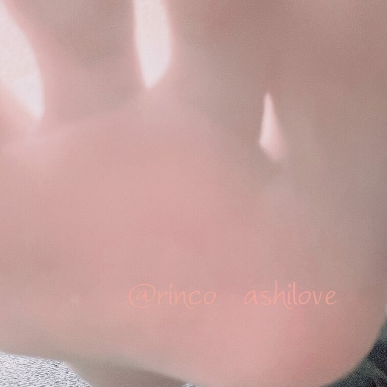 ねぇ
まだプレゼント企画応募してない子いるの？👣

https://rincoashilove.blog.○○○.