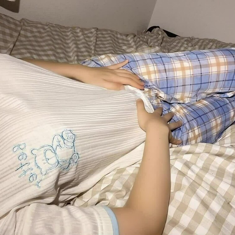 ソワソワして眠れなかったので
寝る前に鉛筆を挿入して
気持ちよくなってしまいました。。