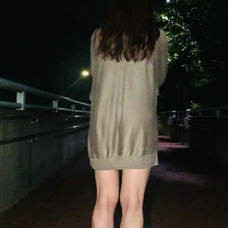 お尻散歩🍑
最後ヨタヨタ歩いてるように見えるけど○○○っ払ってないのよ💦　ラストはお尻ドアップです♡