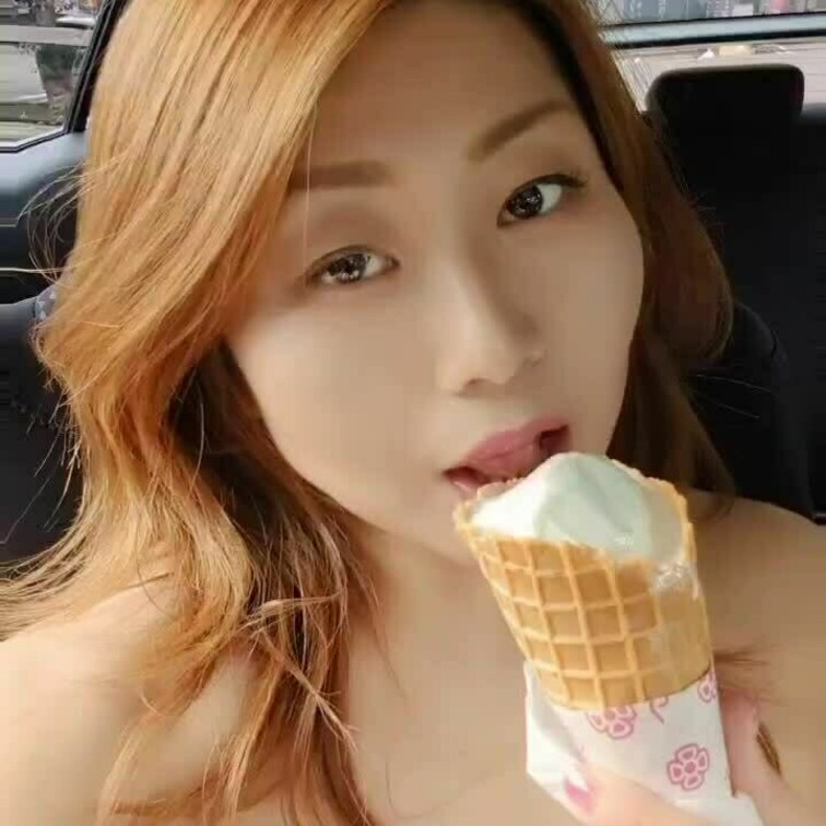 毎日あつい☀☀☀薄着でソフト🍦ペロッ