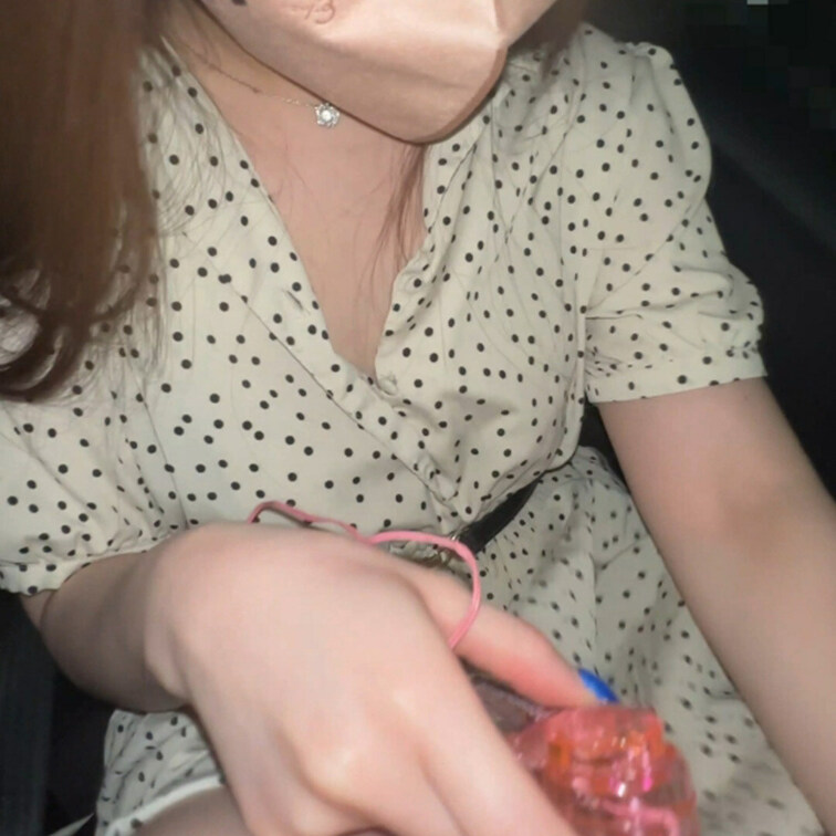 金欠苦学生です。
今回は深夜の公園デート帰りに車で彼女の家まで、送り届ける道中にオナニーしてもらった時の映像です。