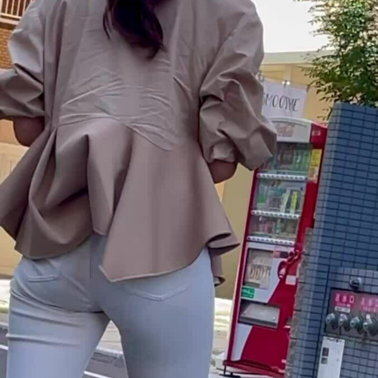 肉便器妻YuYuが肉便器の臭いを消せずに徘徊してる動画です
どうやっても牝の臭いは消えないようです