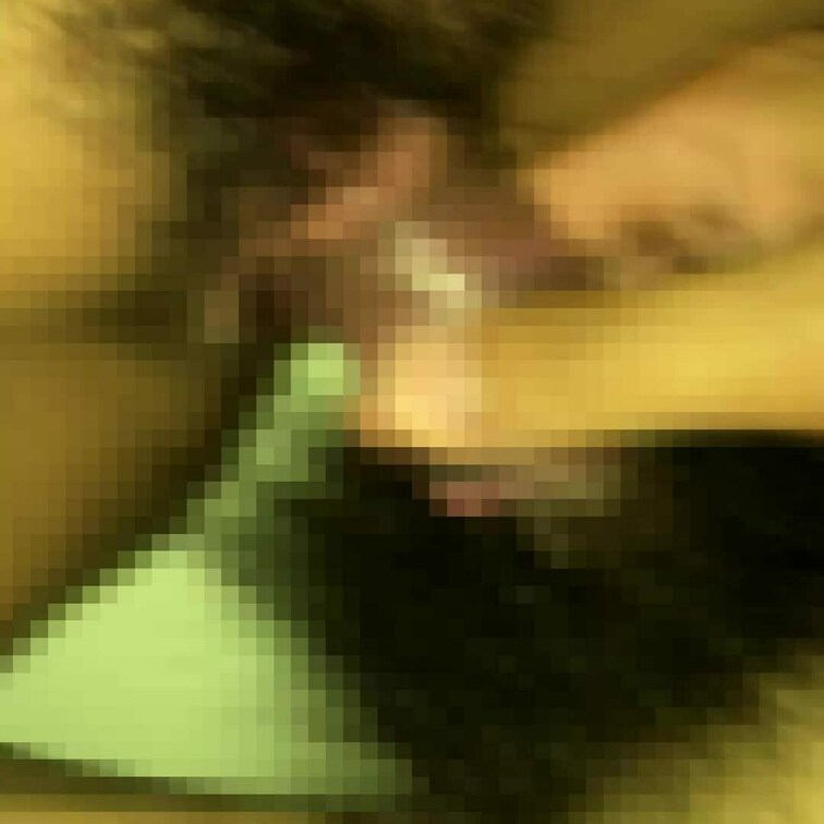 今写真投稿してる時の素人夫婦の営みです😍クンニいき～ムチムチ妻の全裸も😌-3/5😊
隣で○○○が寝てるので声を我慢して