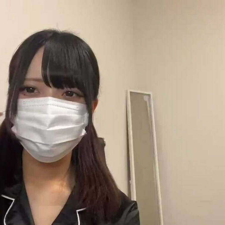 【りん 18 歳】

りんさんのライブ配信動画です
生配信 だと、1 回の有料配信を視聴すると、おおよそ平均 5,