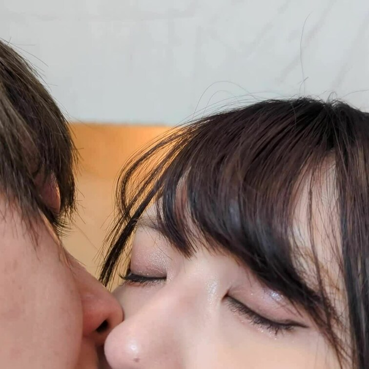 制服でおっぱいいじられちゃった♡
