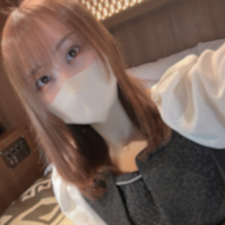 ヒップ90cm越えの清楚系美女ななさん。
穏やかな話し方とは裏腹にM男に対してなんでもできちゃうドSさん。舐め犬を飼っ