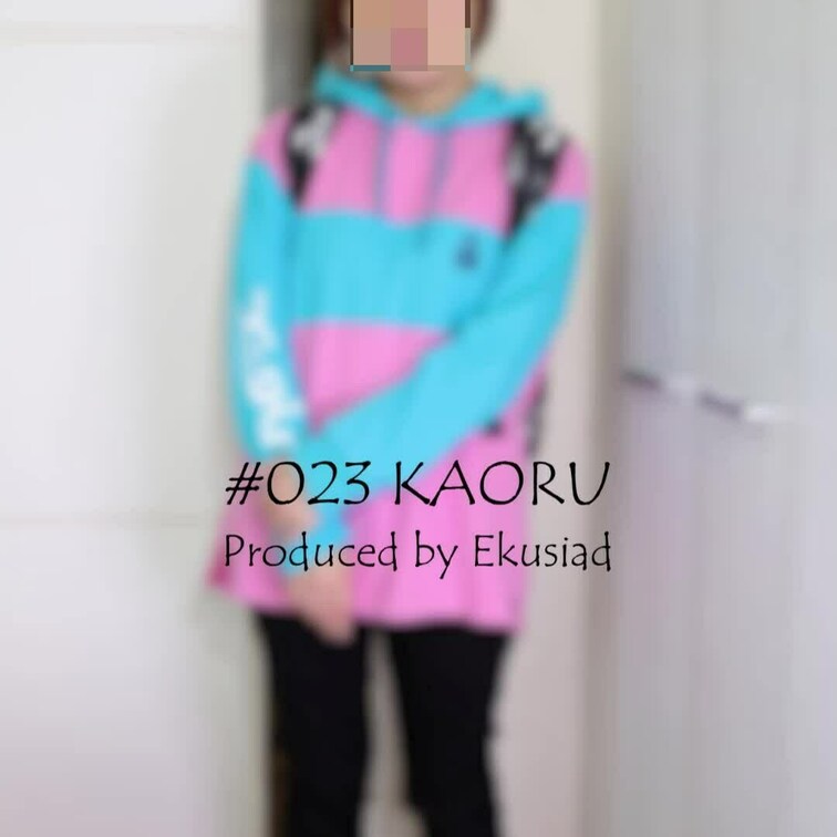 #024 KAORU
元気な女の子爆発のKAORUちゃんは、おま〇こがすぐヌルヌルになってしまいます(;^_^A
お