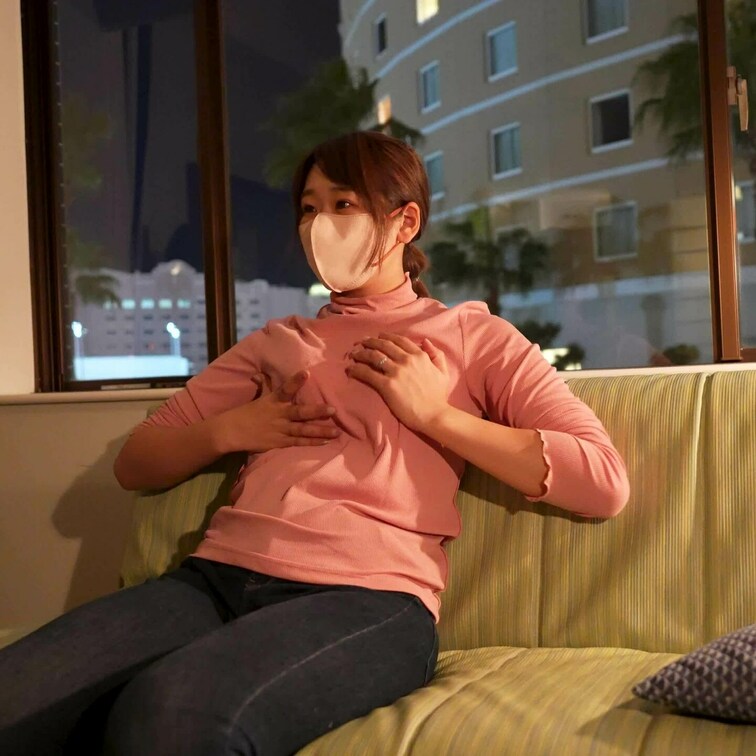 日中は清楚なママする人妻も子どもたちが寝静まったら変態になっちゃう😋
大きな声出せない状況で声を抑えながら気持ちよくな