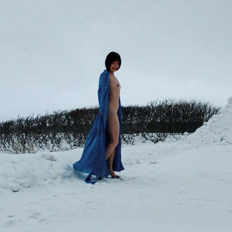 【激レア映像】
寒すぎて乳首立ちまくり！！

雪上撮影📷
その様子を少しお見せしますね。

氷点下3～7℃の