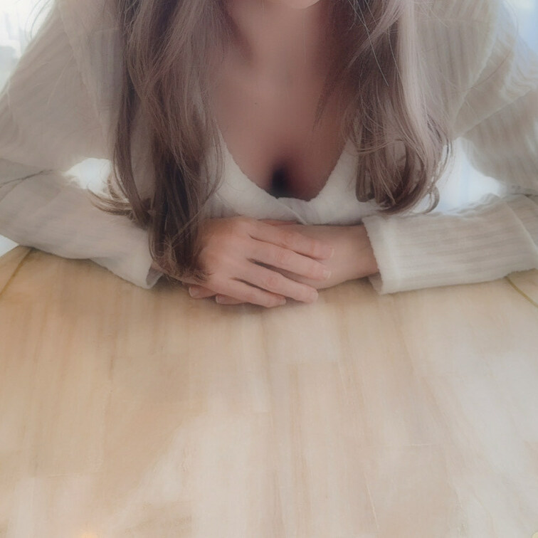 残念なことに気づきました、、、
痩せたら胸から減るタイプみたいです😣
ここ1週間毎日測って1キロ以上減ってる