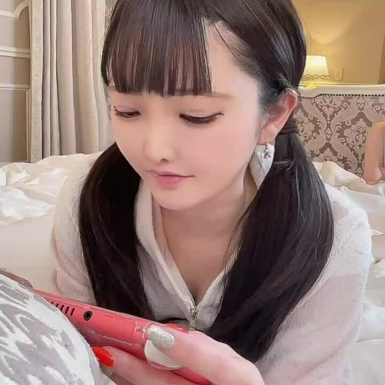 【絡み動画💓】ゲームしてたら急にぶち込まれた
こんばんは🙈💓

今日のぶち込みは、、

なんとゲーム中！不意を