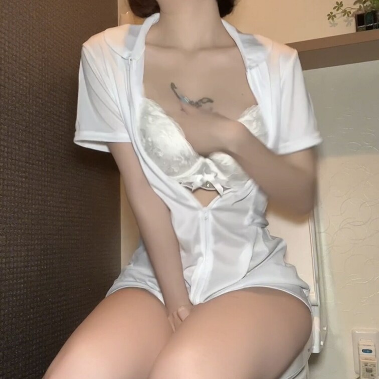 お世話になってます💓ririです🦂
 
 仕事中ずっとエ○チなこと考えちゃって
 我慢出来ずに休憩中に潮吹きオ○ニ