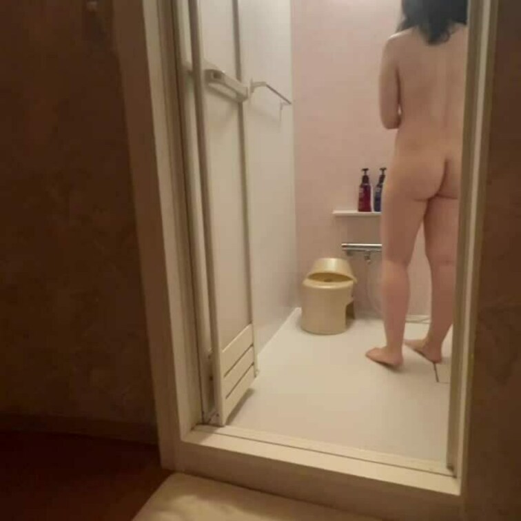 ○○○されてました📸
彼とお泊まりに行って、事後シャワー浴びてるところ見たいと言われたので浴びてたら撮られてました🫣