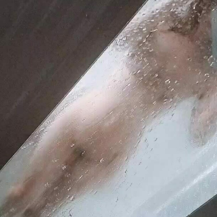 仕事で汗をかいた後のシャワーは気持ちいい🙃