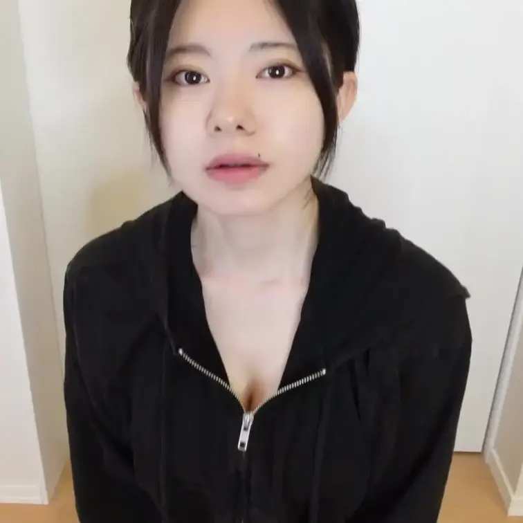お尻の穴いじって興奮してマン汁垂らしながらアナニーしました💕💕