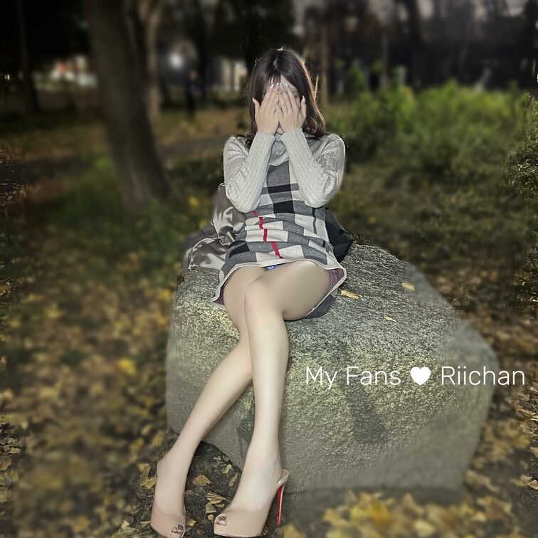 露出系投稿に続いてたまには通常投稿も🥰

りーちゃんの全身だよ。りーちゃんのこと知って欲しいな？( 〃▽〃)

