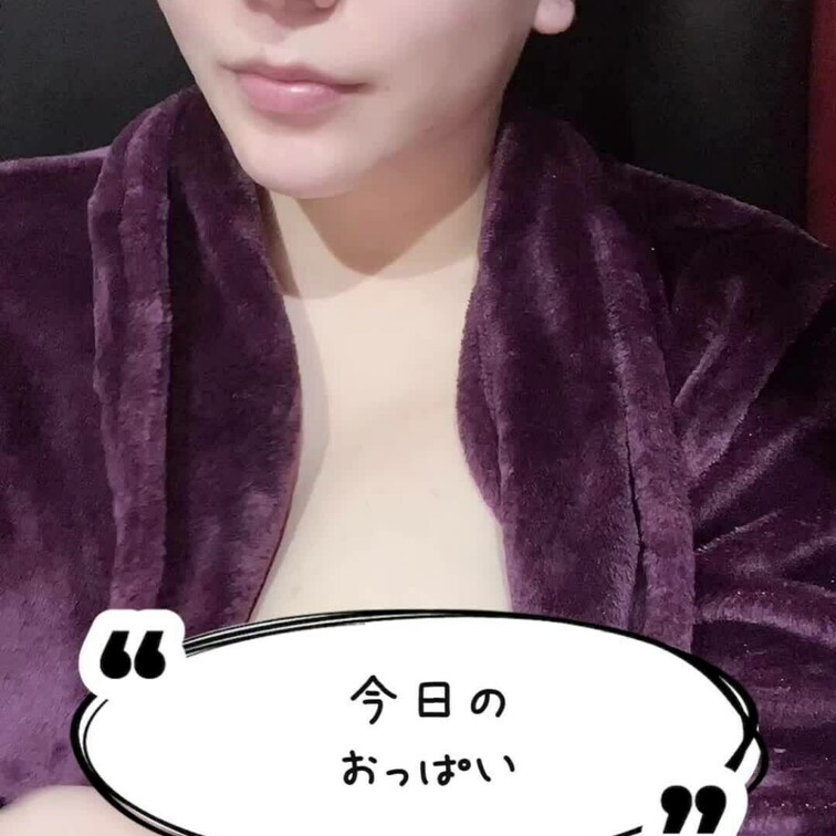 今日のおっぱい feat. お風呂上がり完全すっぴん
両おっぱいの外側がめっちゃすべっすべで思わずずっとすりすりと触っ
