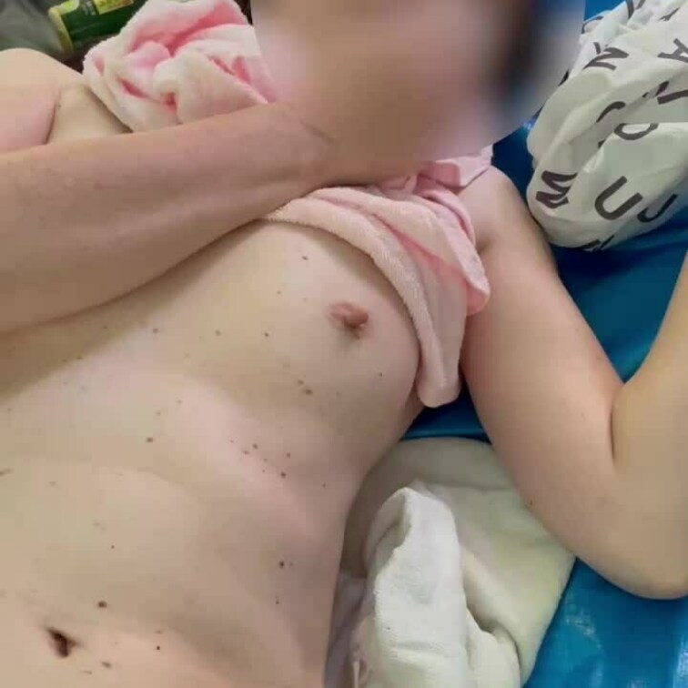 避暑地で非日常を満喫。
3m横は道路が通ってるのに我慢できない様子😏
