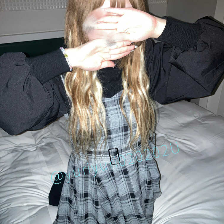 彼持ち美容学生1年目ちゃん。
中イキ未経験で体験してみたいって安易な理由で会いに来て前戯の段階で何回もイかされまくって