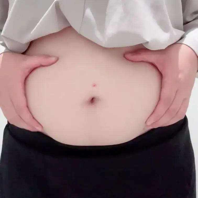 へそ上のニキビみたいなの治らない😢