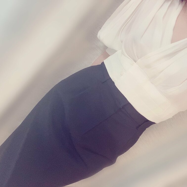 今日はこんな感じです〜。この下の下着もあげますね。また夜に〜。

今日はかれと夜約束してるんだ😘
楽しみ〜。久しぶ