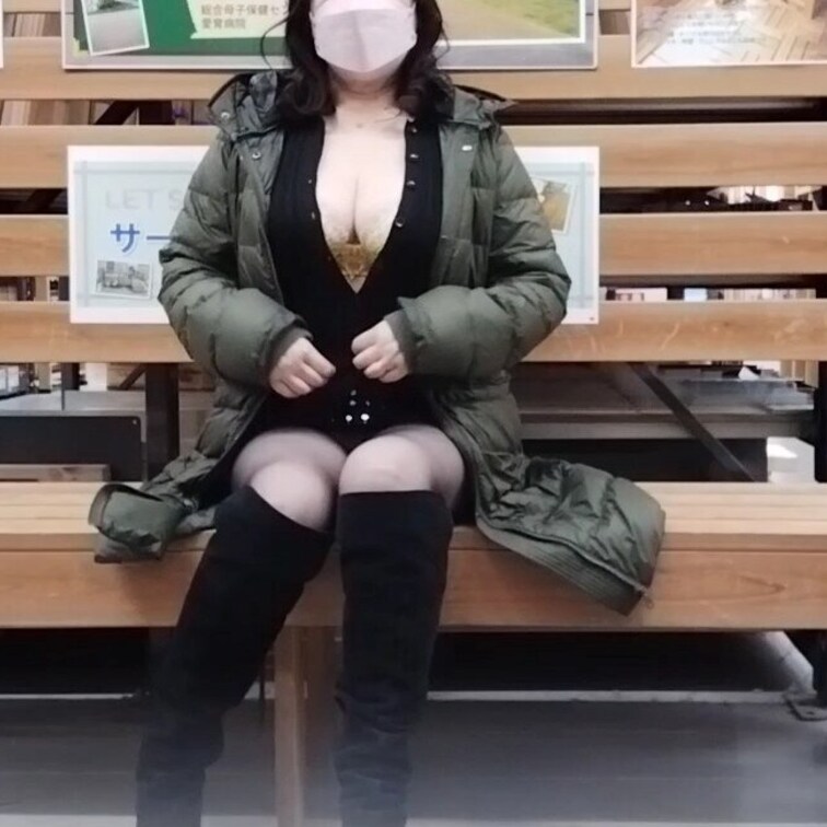 ♥️露出♥️
ホームセンターの売場のベンチ
に座って自撮りしてみた！
