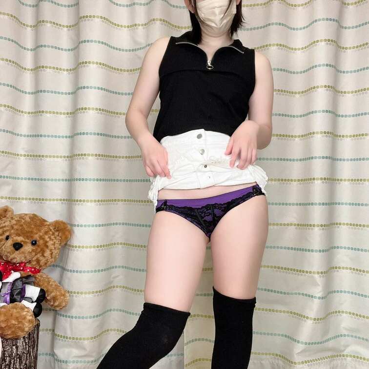 紫パンツで誘惑ちっぱい女子💕