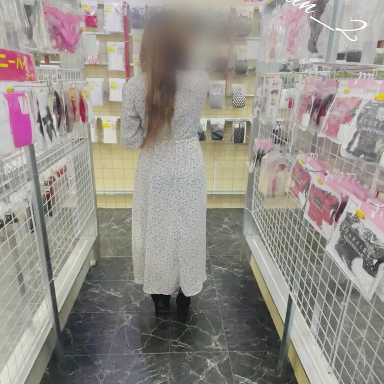 →に下着選ぶふりをしながら
しゃがんだおじさん😄
堂々と見てくれて良いんですけどねぇ♪