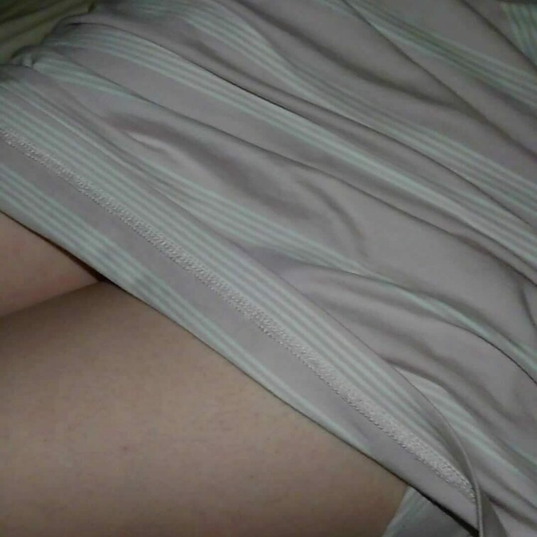 前からスカートめくり(´・ω・`)