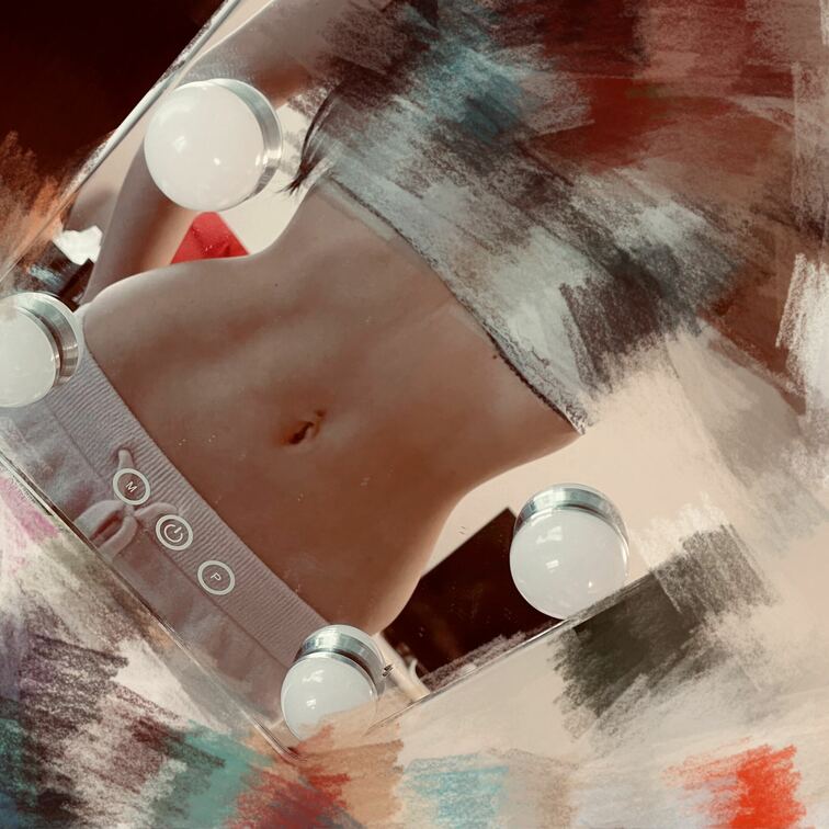 おはよー☀️
寝起きは腹筋がいい感じになってる✨