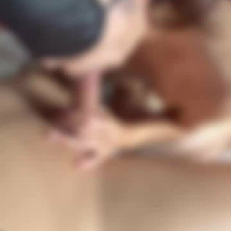 26歳/カリスマ/ウマちゃん(1分22秒)

・顔隠したいですっていうてたけどフェラ顔可愛すぎるからとりあえず見てほ