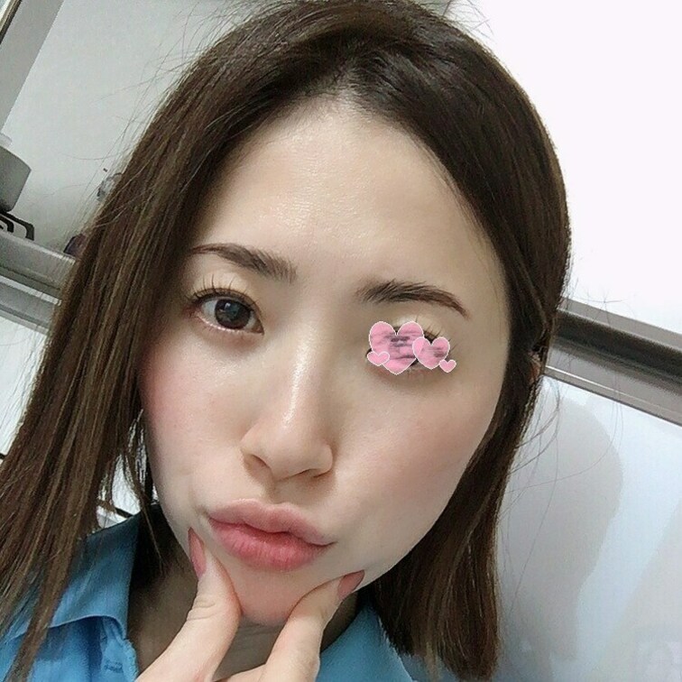 引越しをしたのでお祝い持って彼女が遊びに来てくれました。
完全に「くつろぎモード」で始まってます。
この日は寒かった