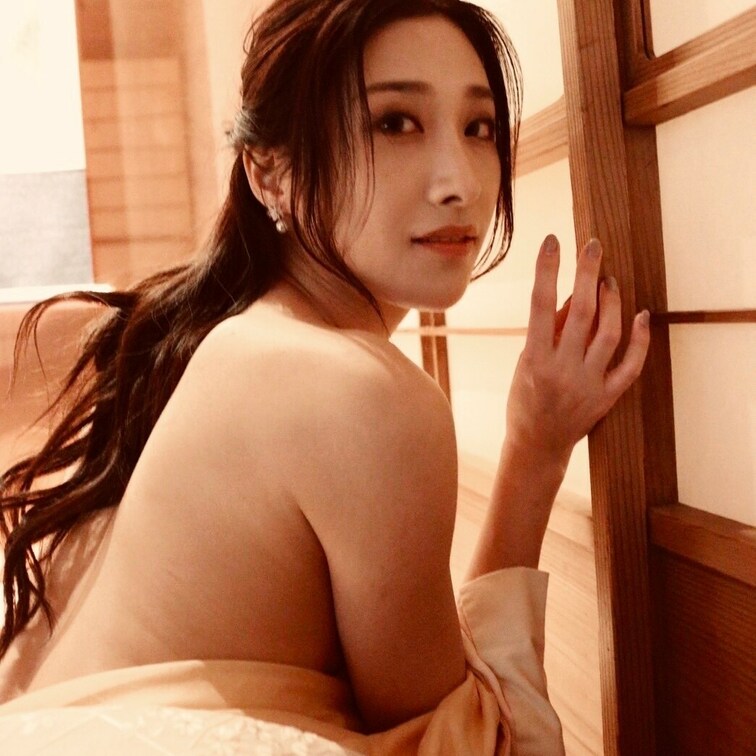 去年撮影していただいたお写真です(~¯︶¯)~✨

この時は、着物で髪をハーフアップにしていました!

暗く狭い