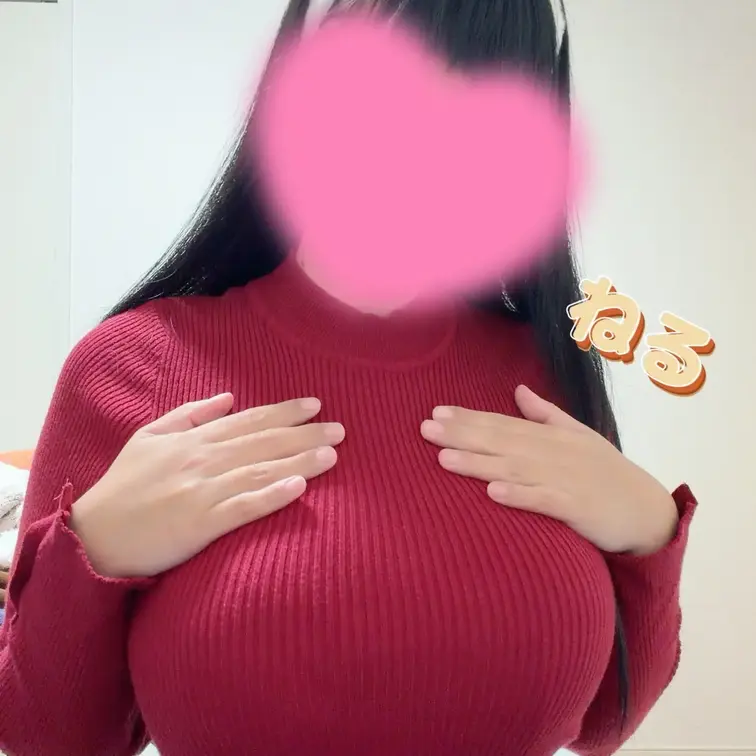 Ｋカップと赤色リブニット🍼