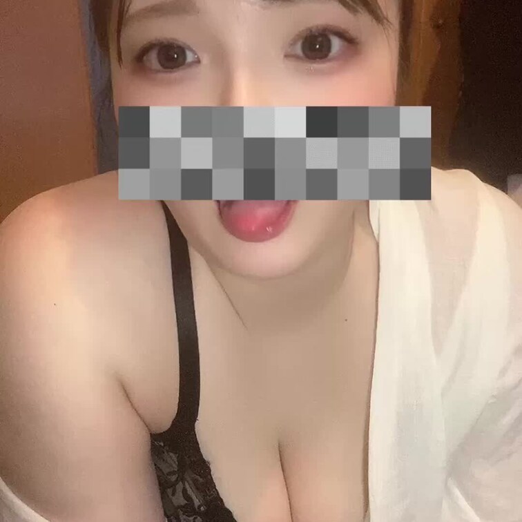 擬似ふぇら🍌🤍
ふぇら上手いねって良く褒めて貰えます🔞💗

下かられろーって這い上がるように舐めるとビクビクしてる