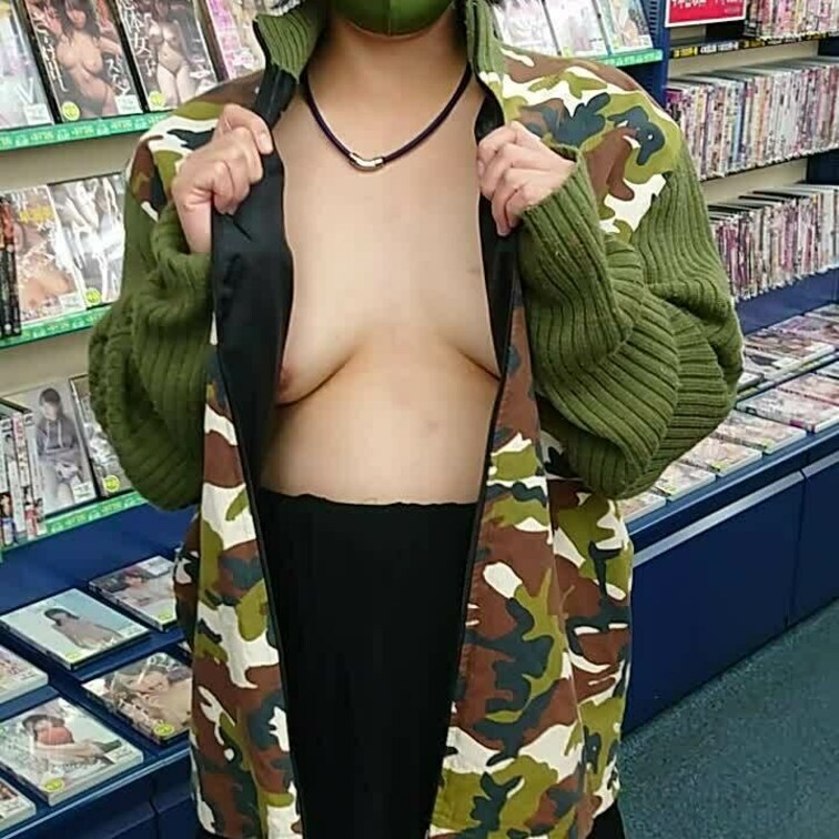 アダルトショップ露出