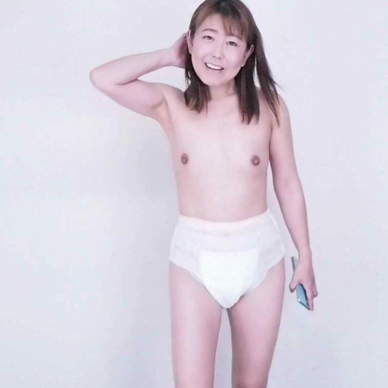 パンツスタイルのおむつを履いて
10分間のトレーニングをします！
なんとも言えない動画ができましたw
45秒動いて