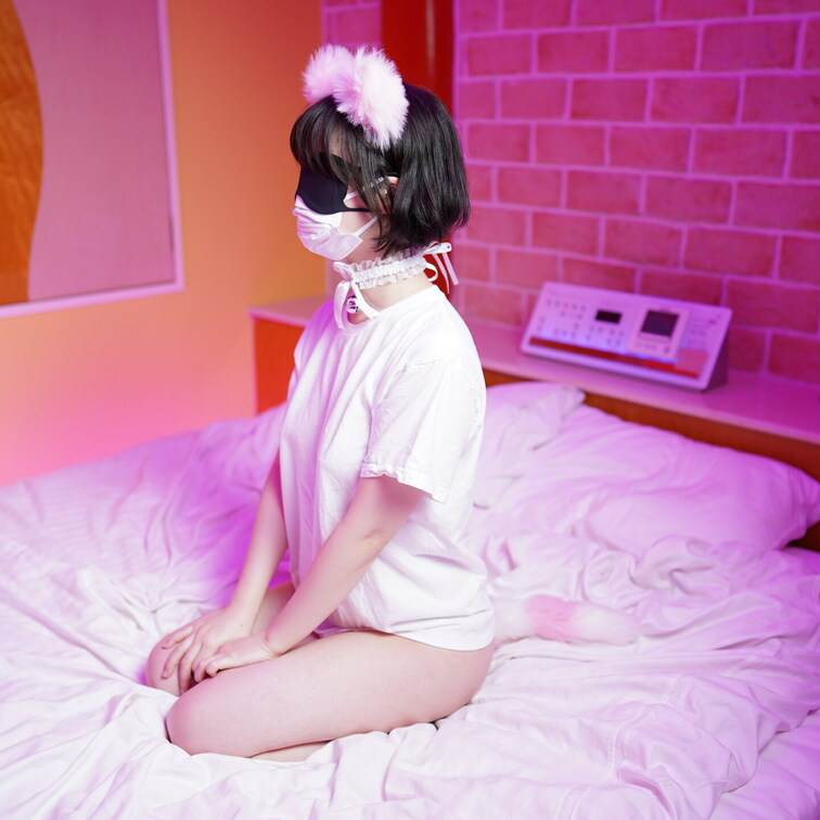 次は黒猫と白猫🐱🍑