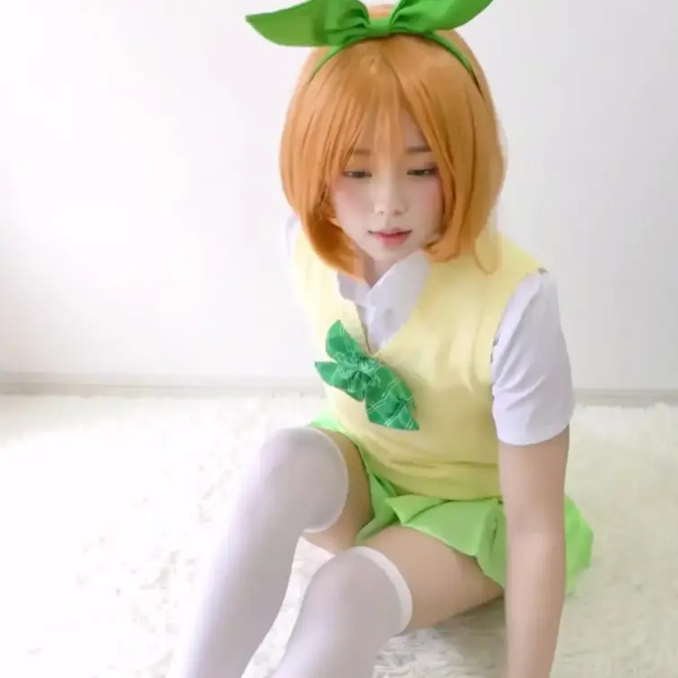 再UP📢
----------
四葉ちゃん🍀のコスプレで手を使わずにくつ下をぬいでみました💕 よかったらいいね❤くだ