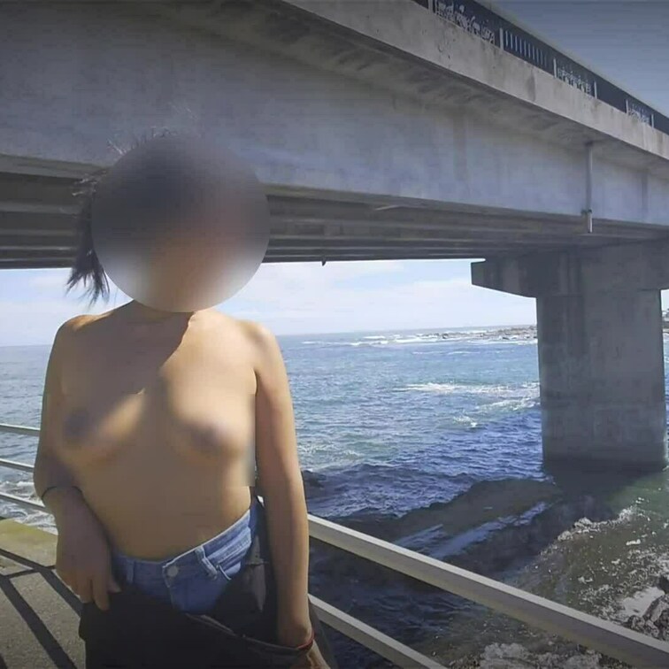 欲張りプラン

夏の終わりの爽やかな風を受けながら露出しながら、自分でおっぱいをモミモミ、マ◯コをイジイジしてきまし