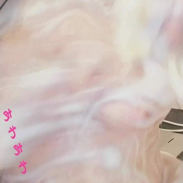 でっかいおっぱいを泡泡でもみもみ
してまーす♥♥