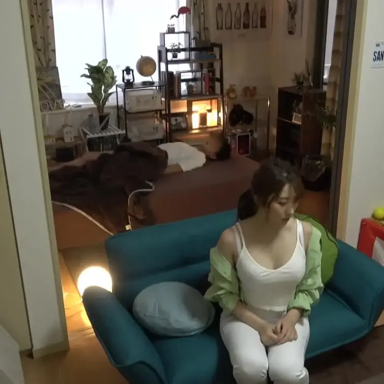 朝から襲われるシチュエーション！朝立ちち●ぽでそのままS●X！さらに大量の潮吹きで朝とは思えない激しさに大興奮間違いなし