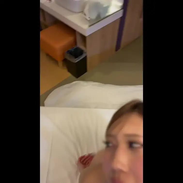 ふぇ○&キス特集😻❤️
フィニッシュあり㊙️口内発射あり😍
ひたすらキストフェ○してるどうがです🥰
最後はお口にたっぷり。。。♥