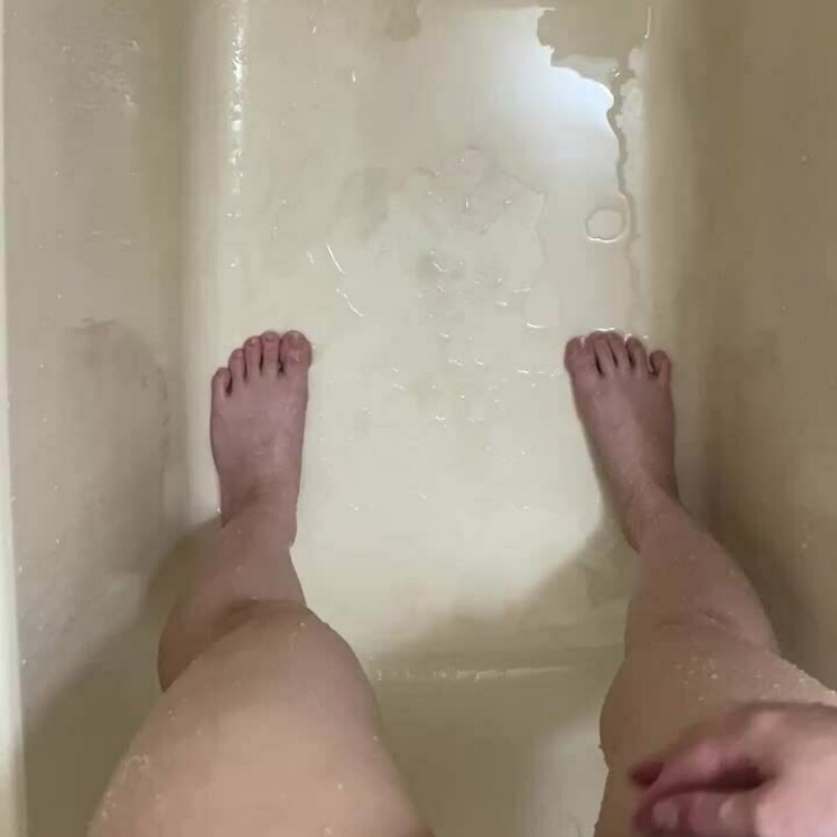 主観でお風呂で立ちおしっこしました♡
