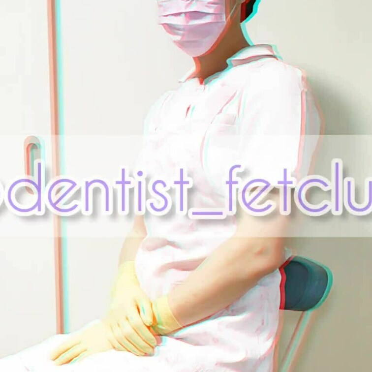 白衣の下は…